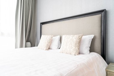 Güzel yastık yatak yatak odası dekorasyon 