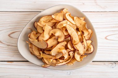 Ev yapımı kurutulmuş organik elma dilimli