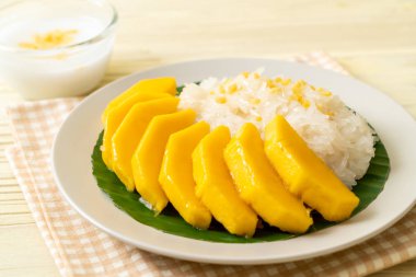 yapışkan pirinç ile mango