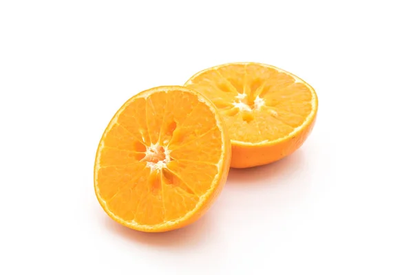 Fris oranje vruchten op witte achtergrond — Stockfoto