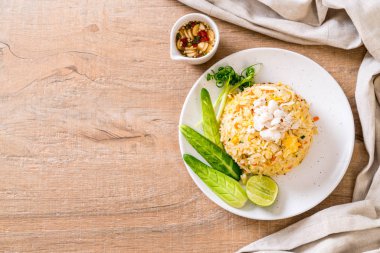 Yengeç kızarmış pilav