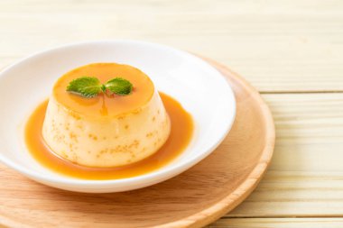 Ev yapımı karamel kremalı puding