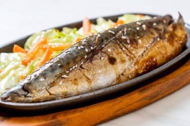 Teriyaki soslu ızgara Saba balık biftek