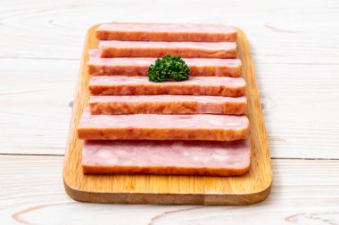 dilimlenmiş domuz pastırması Barbekü