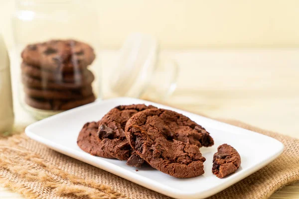 Galletas de chocolate con chispas de chocolate — Foto de Stock