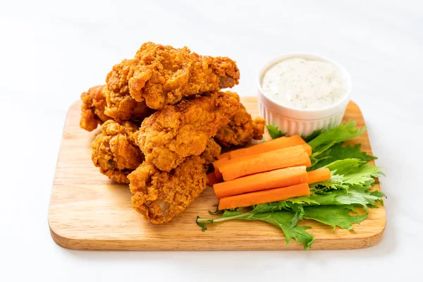 Fried spicy chicken wings — Stock Photo, Image