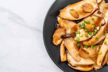 tavada kızartılmış Kral istiridye, istiridye soslu mantar