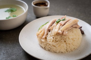 Hainanese tavuklu pilav ya da haşlanmış tavuklu pilav