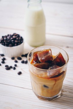 Sütlü kahve buz küpleri