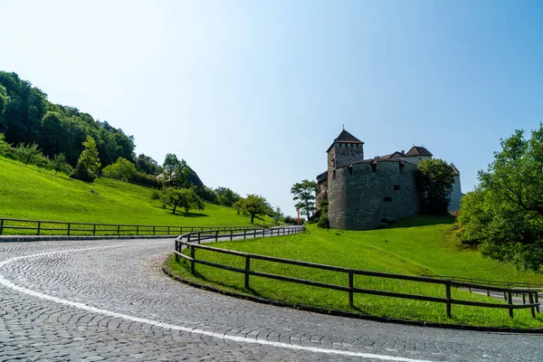 Piękna architektura zamku Vaduz, o oficjalną rezydencją — Zdjęcie stockowe