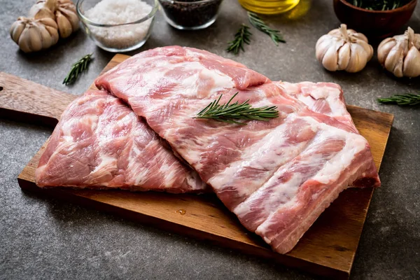 Costillas de cerdo crudas frescas — Foto de Stock