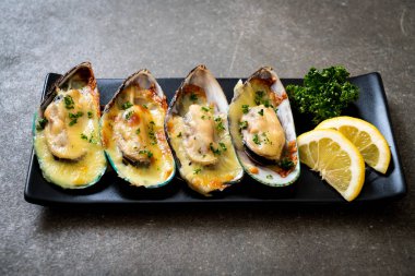 peynir pişmiş midye  