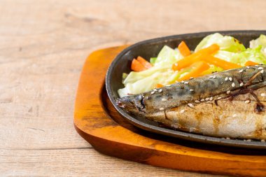 Teriyaki soslu ızgara Saba balık biftek