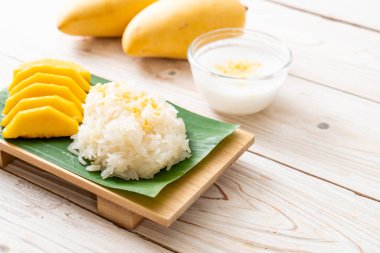 yapışkan pirinç ile mango