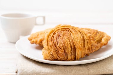 tavuk köri puf böreği