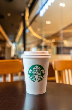 Bangkok, Tayland - 29 Haziran 2018: Starbucks sıcak içecek kahve