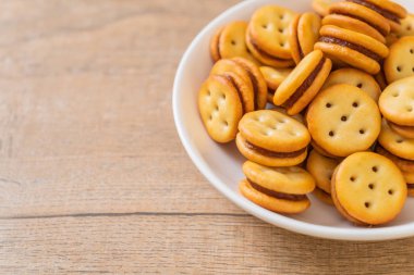 ananas reçeli ile bisküvi