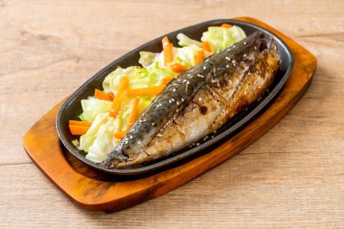 Teriyaki soslu ızgara Saba balık biftek