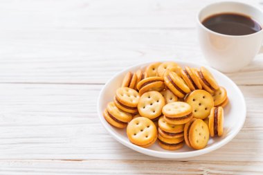 ananas reçeli ile bisküvi