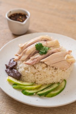 Hainanese tavuklu pilav ya da haşlanmış tavuklu pilav