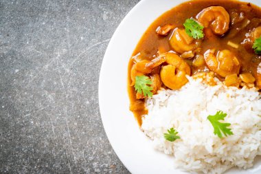 Pirinç Köri soslu karides