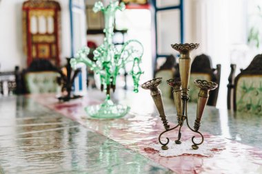 eski ve antika vazo dekorasyon masada