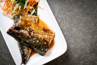 Teriyaki soslu ızgara Saba balık biftek