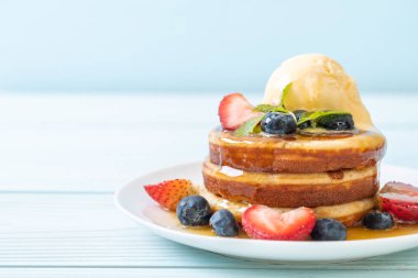 yaban mersini, çilek, bal ve vanilya buz-cr ile gözleme