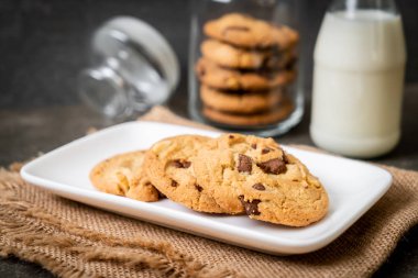 Çikolata parçacıklı kurabiye. 