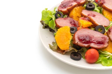 Izgara ördek göğsü sebze salatası ile