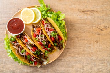 et ve sebze ile tacos 