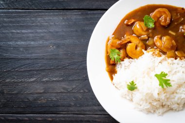 Pirinç Köri soslu karides