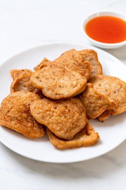 Vietnamca domuz sosisi kızarmış