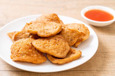 Vietnamca domuz sosisi kızarmış