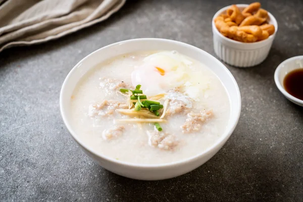 Congee με χοιρινό κιμά σε μπολ — Φωτογραφία Αρχείου