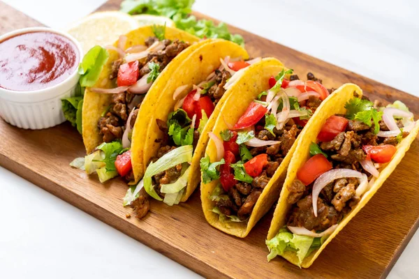 Tacos con carne y verduras — Foto de Stock