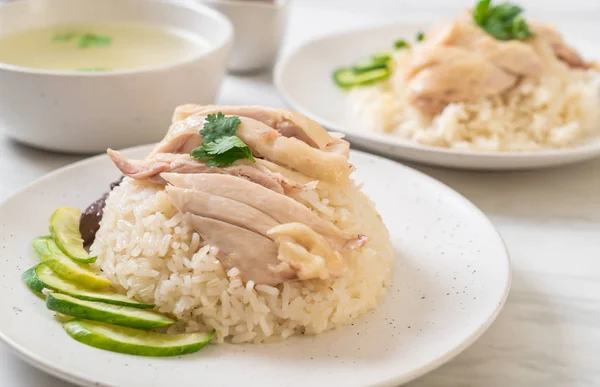 Hainanese 닭 밥 또는 찐된 닭고기 밥 — 스톡 사진
