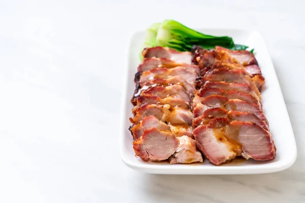 Assado churrasco carne de porco vermelha — Fotografia de Stock
