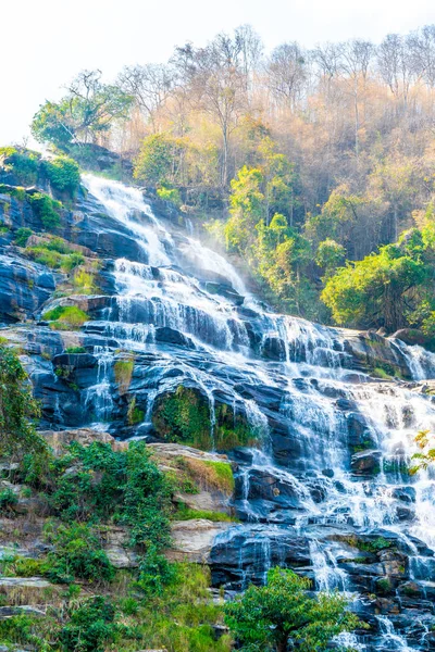 Водопад Mae Ya в Чиангмае, Таиланд — стоковое фото