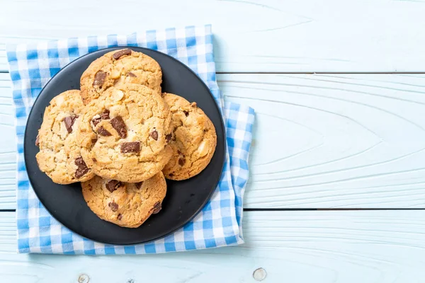 Biscoitos com chips de chocolate — Fotografia de Stock