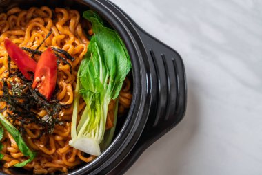 sebze ve kimchi Koreli anlık erişte