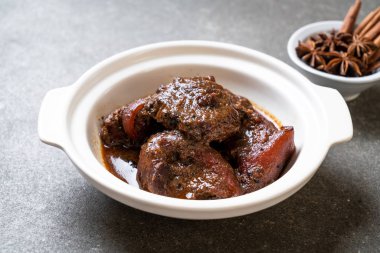 herb ile domuz eti güveç