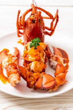 Istakoz kuyruğu biftek sosu ile