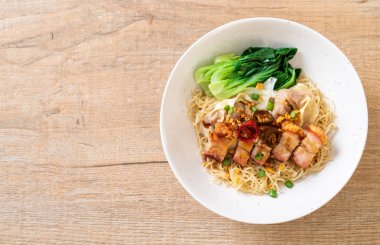 gevrek domuz yağı ve mantı ile yumurta şehriye çorbası