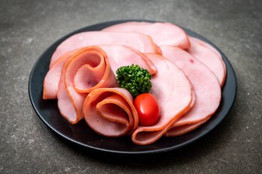 dilimlenmiş jambon füme