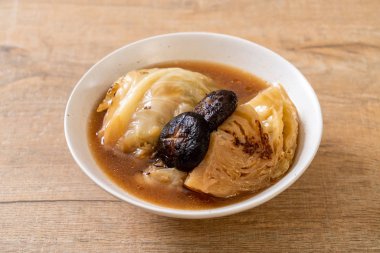 Kırmızı mantar çorbası haşlanmış lahana