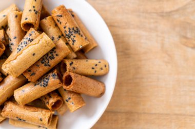 Taylandlı çıtır Hindistan cevizi rulo