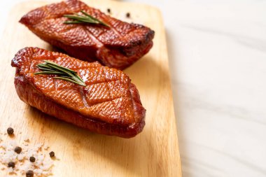 Kızarmış ördek göğsü