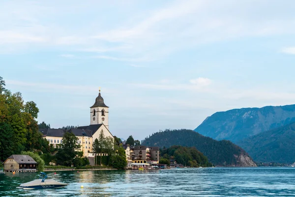 Waterfront St Wolfgang con el lago Wolfgangsee, Austria —  Fotos de Stock