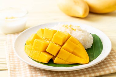 yapışkan pirinç ile mango